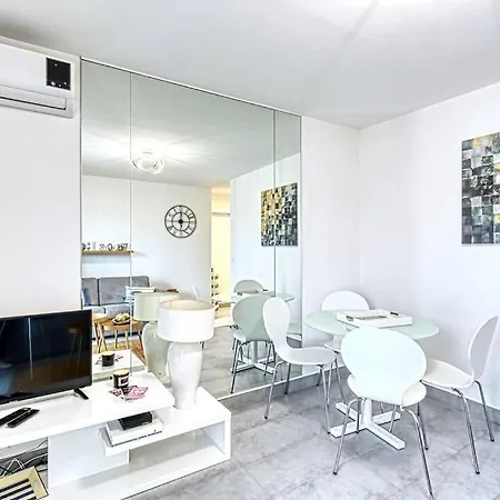 Apartment 13 Legof - Superbe 2 Pieces Avec Balcon Au Coeur De ! *